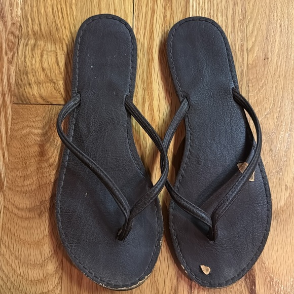 Abercrombie Brown Flip Flops - Picture 2 of 2